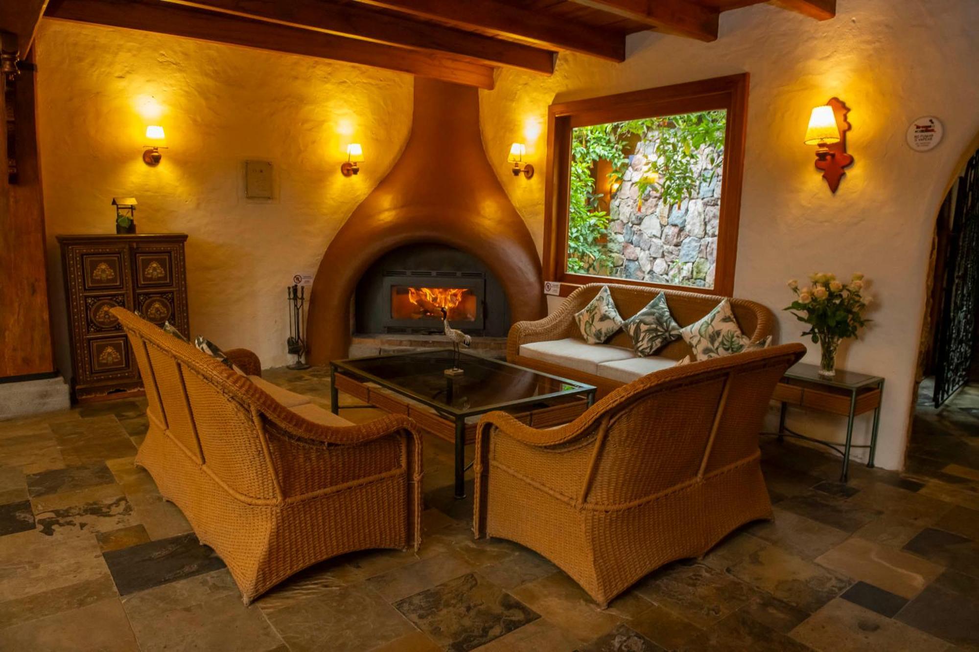 Termas De Папалакта Екстериор снимка Interior of the Inn at the Quinta de San Marcos