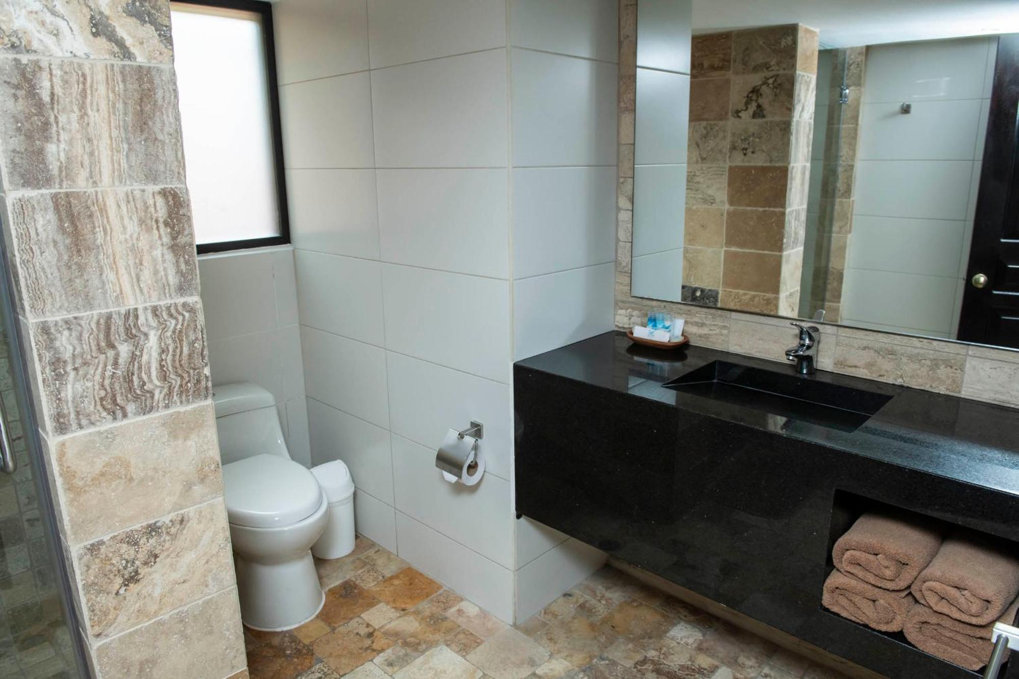 Termas De Папалакта Екстериор снимка Bathroom