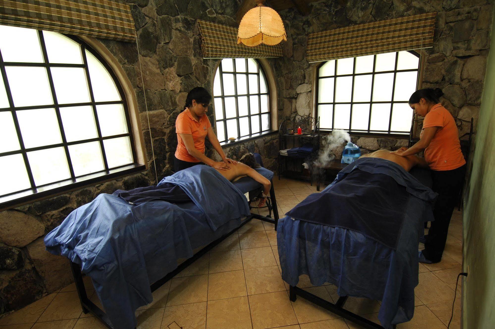Termas De Папалакта Екстериор снимка A spa in Manila, Philippines